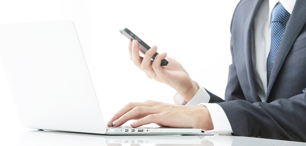 PC・スマホを全社員に支給